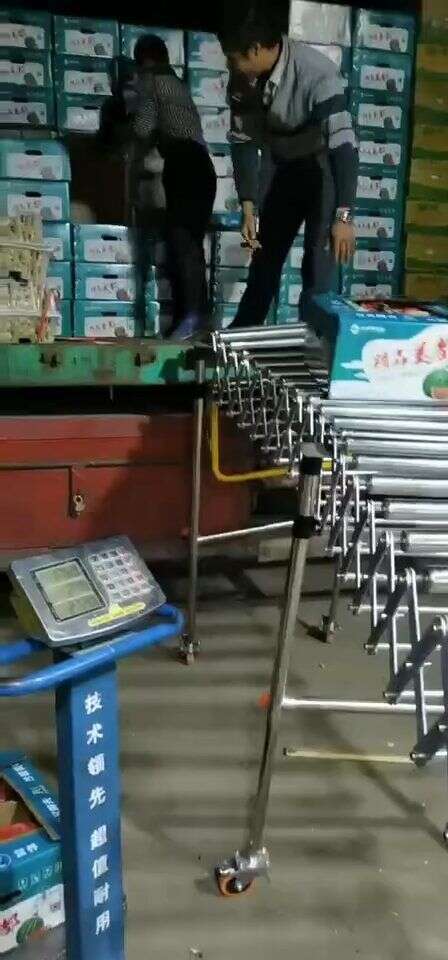 Fruit truck roller conveyor connection
