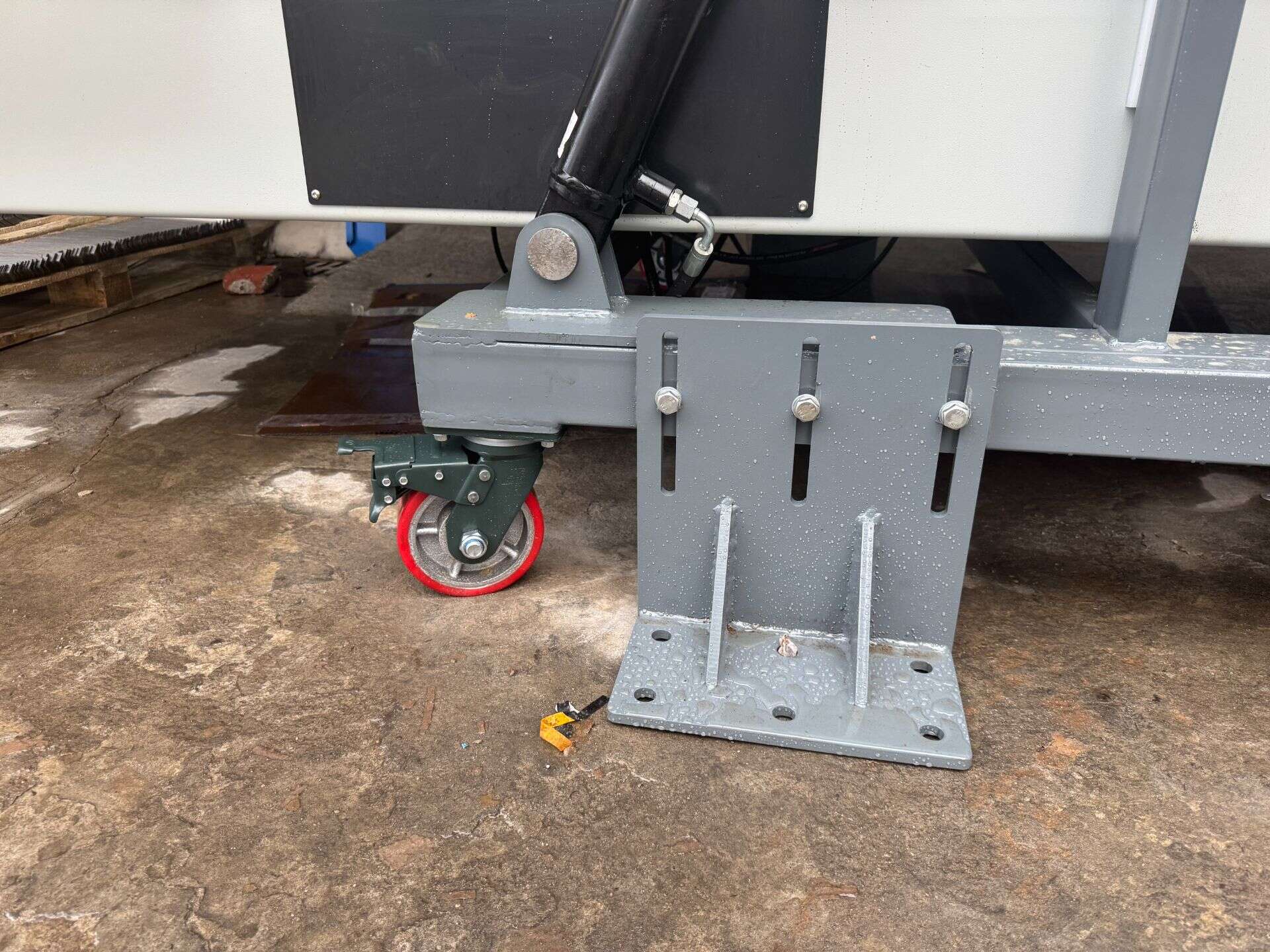 4-section telescopic conveyor caster close-up