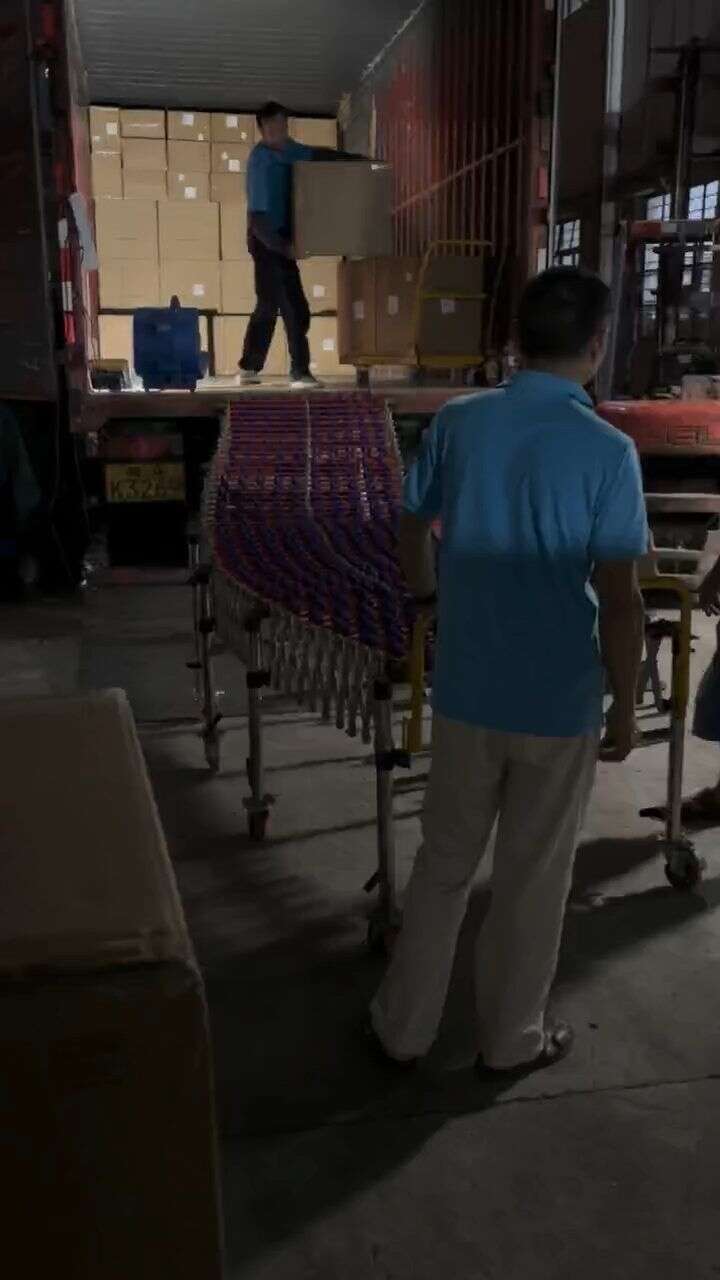 Gravity Skate Wheel Conveyor truck unloading process