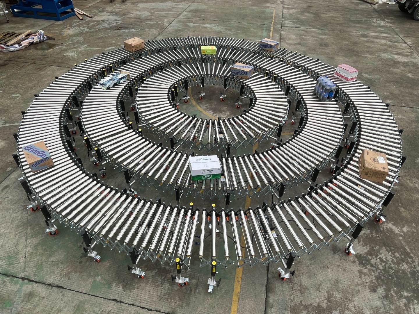 Mobile conveyors bridging dock loading/unloading