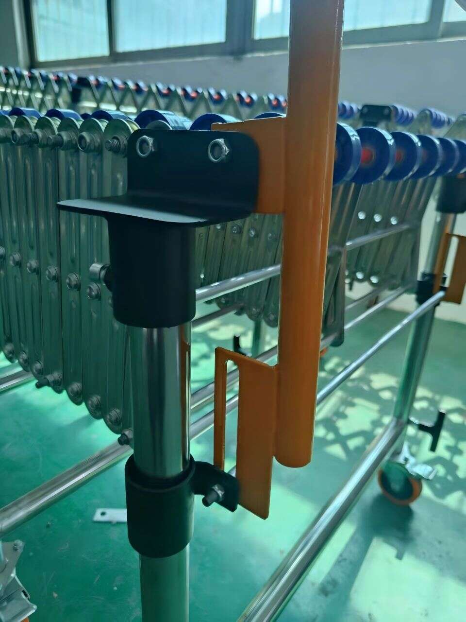 Handrail of the skate wheel conveyor Handrail of the skate wheel conveyor