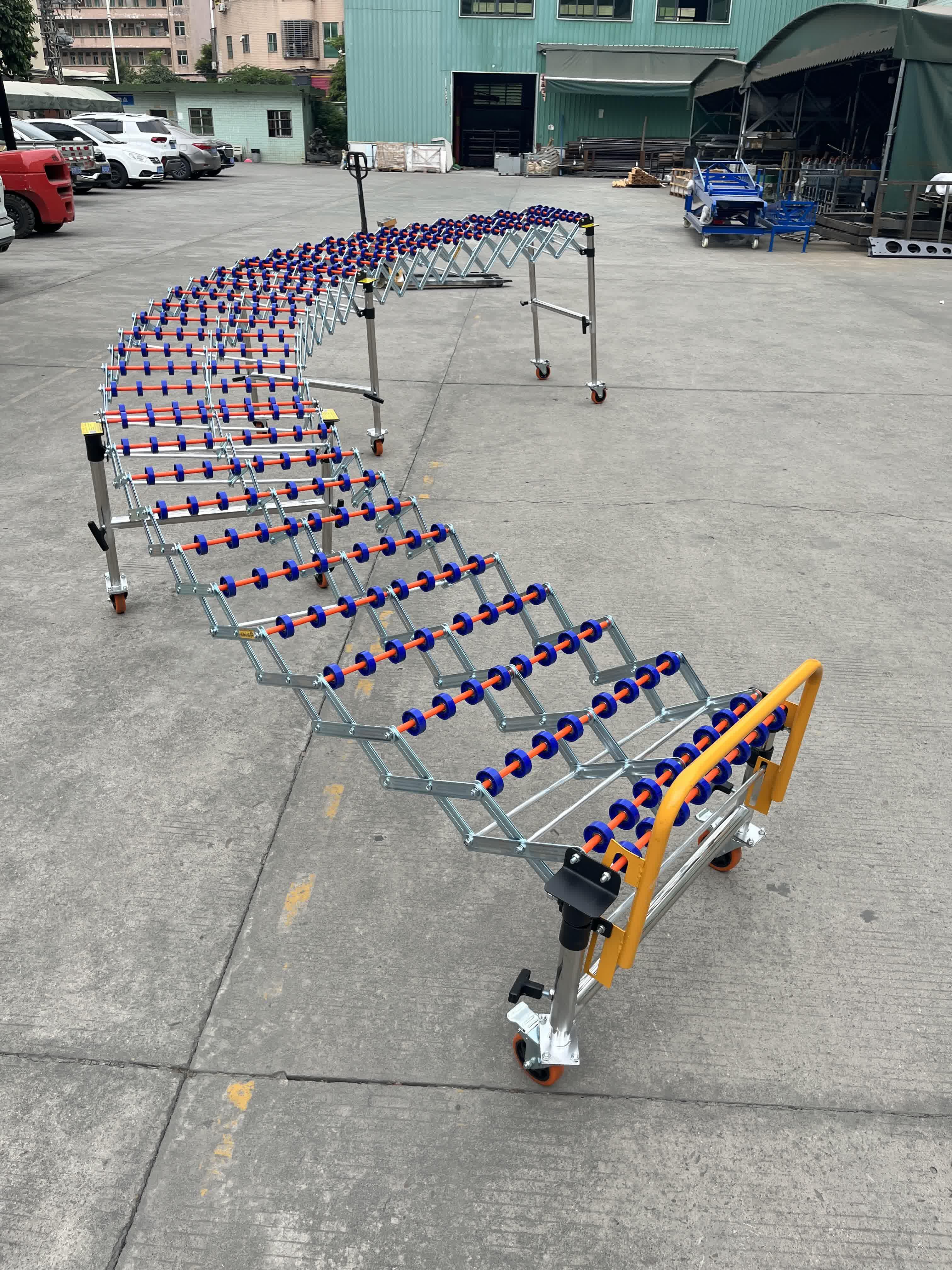 Gravity Skate Wheel Conveyor fully extended