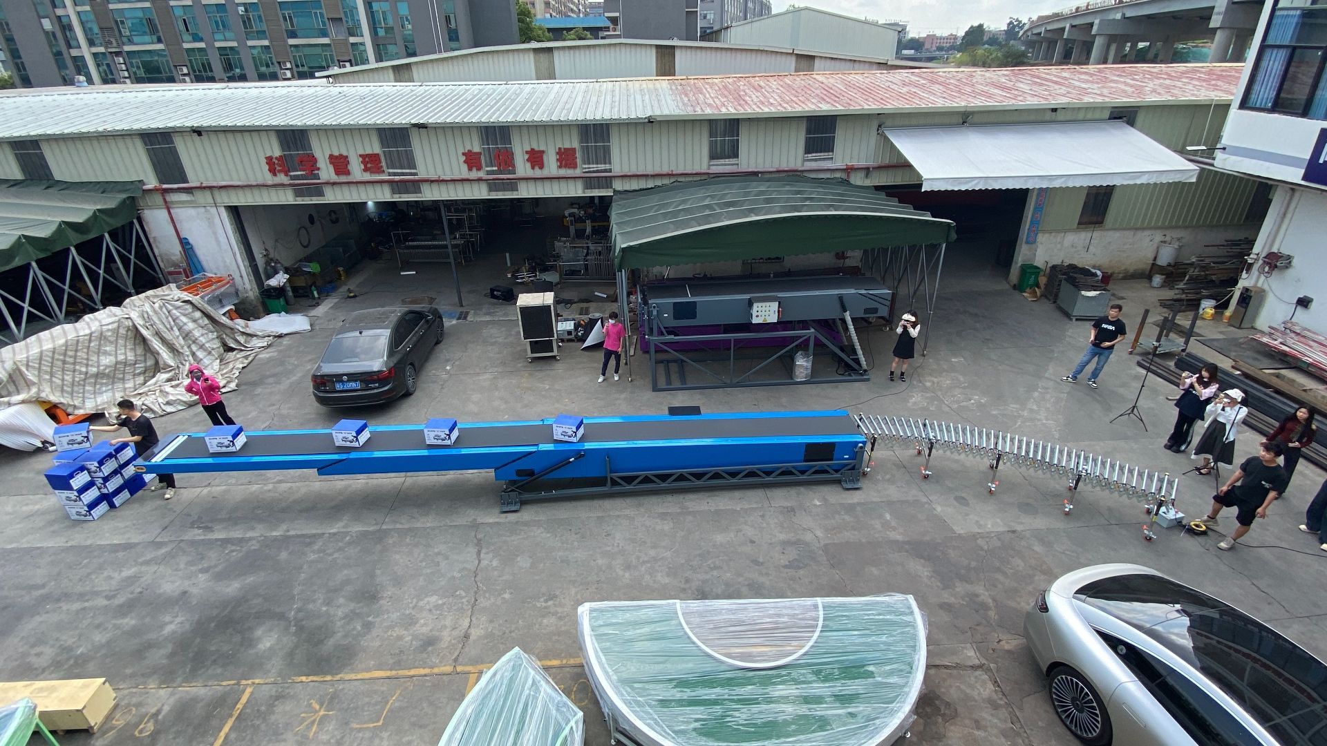 Case Study: 3-Section Telescopic Conveyor Paired with a Roller Conveyor