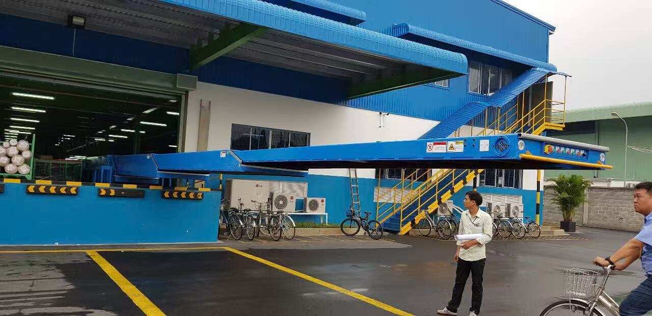 4-Section Telescopic Conveyor Standard Extended State