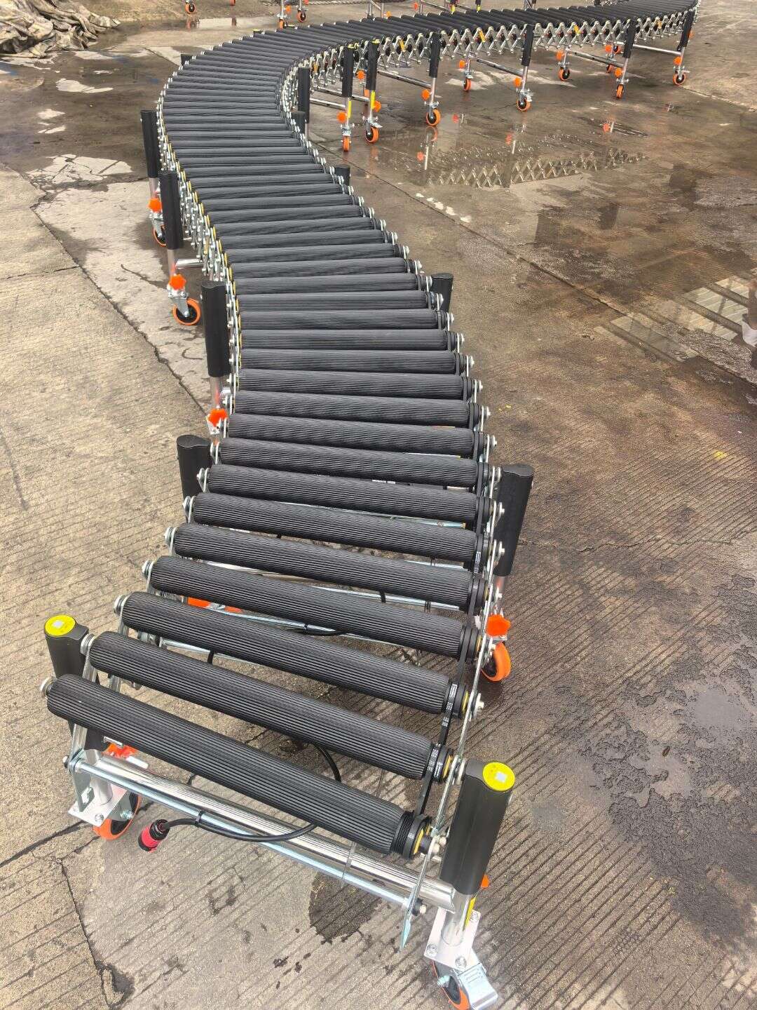 Details of Multi-Wedge Belt Powered Rubber-Covered Roller Conveyor
