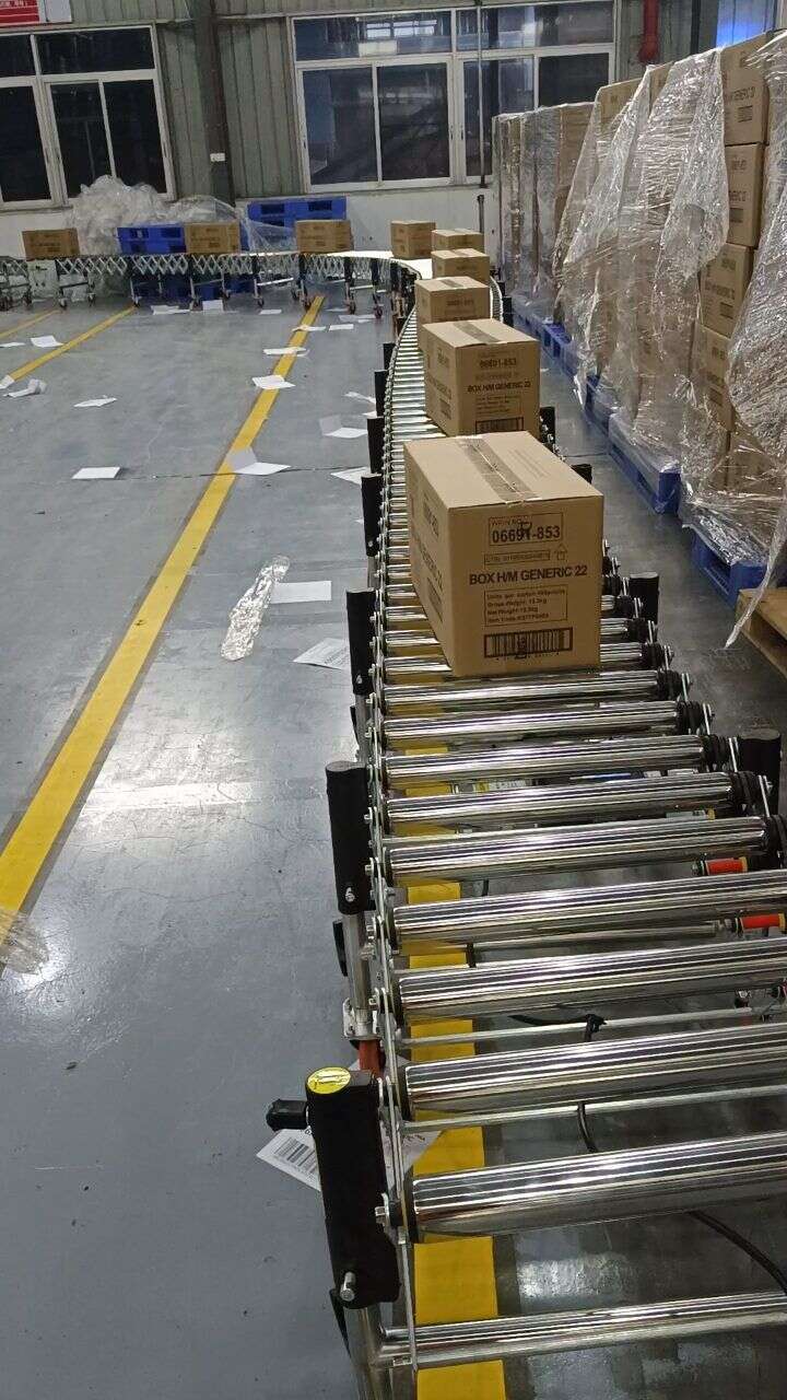 Live demonstration of continuous loading operations at a food ingredient warehouse using a 60-meter multi-V belt Powered Roller Conveyor and Medium Hydraulic Conveyor