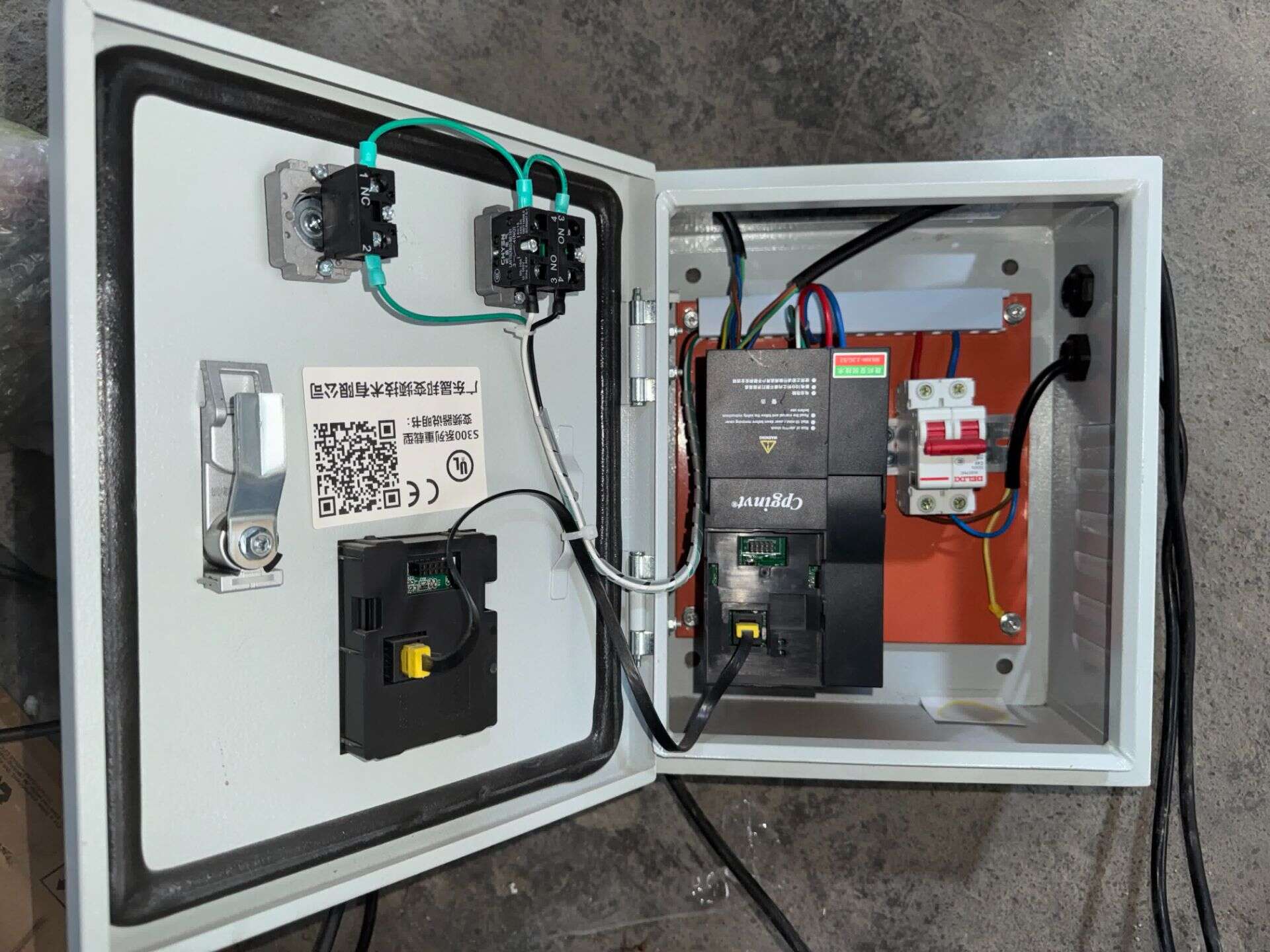 Power roller conveyor control box interior
