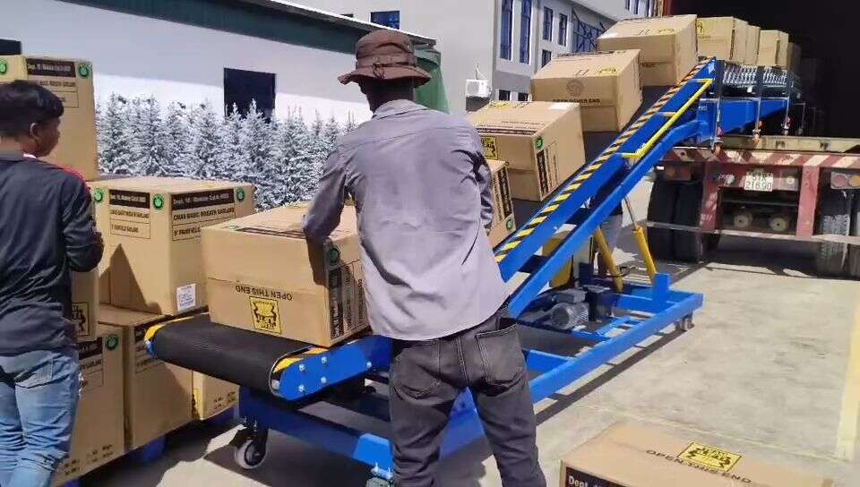 Medium Hydraulic Conveyor combined with Multi-Wedge Belt Powered Roller Conveyor to complete the loading case for large boxed home appliances