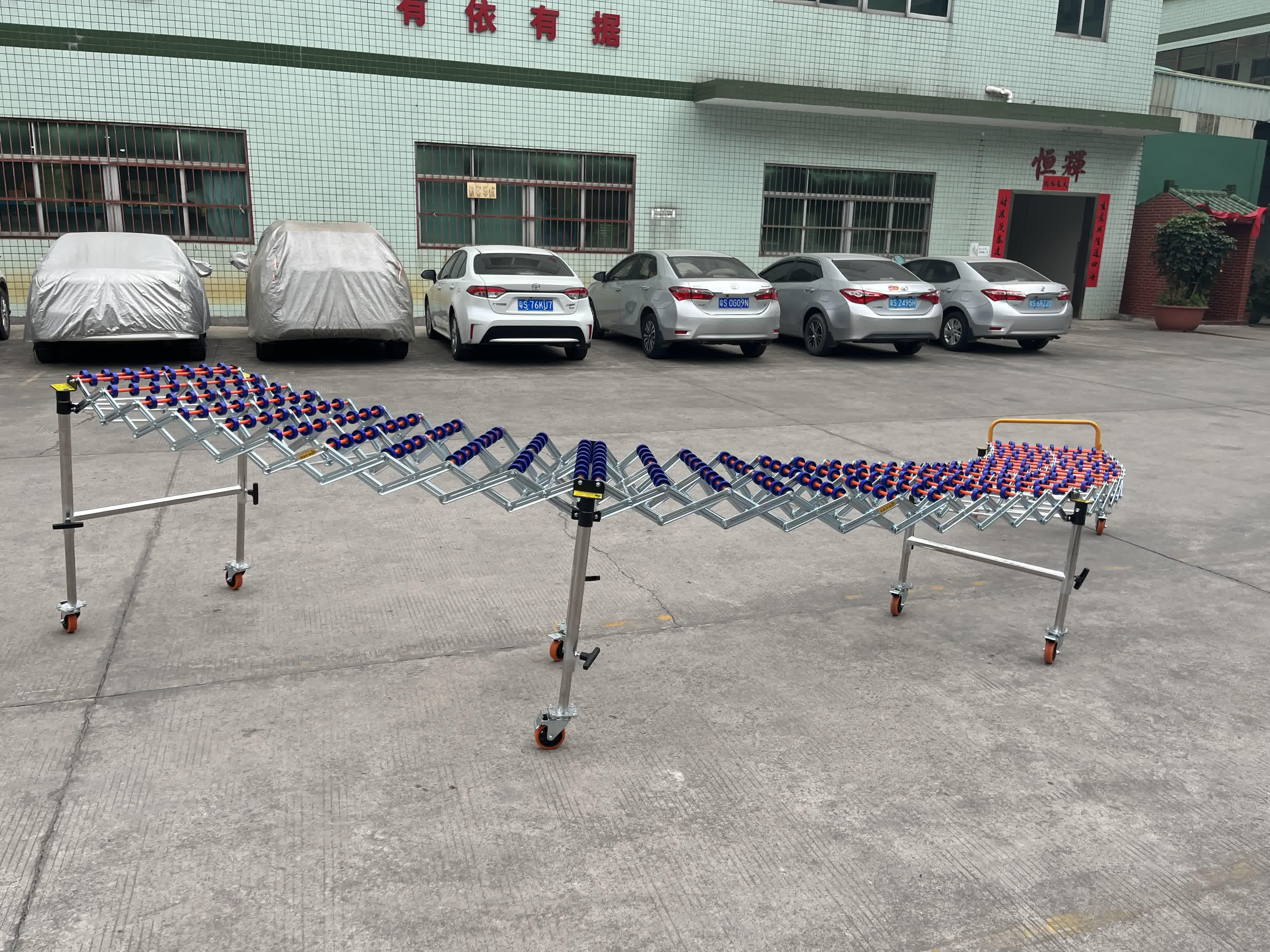 Skate wheel conveyor incline Skate wheel conveyor incline
