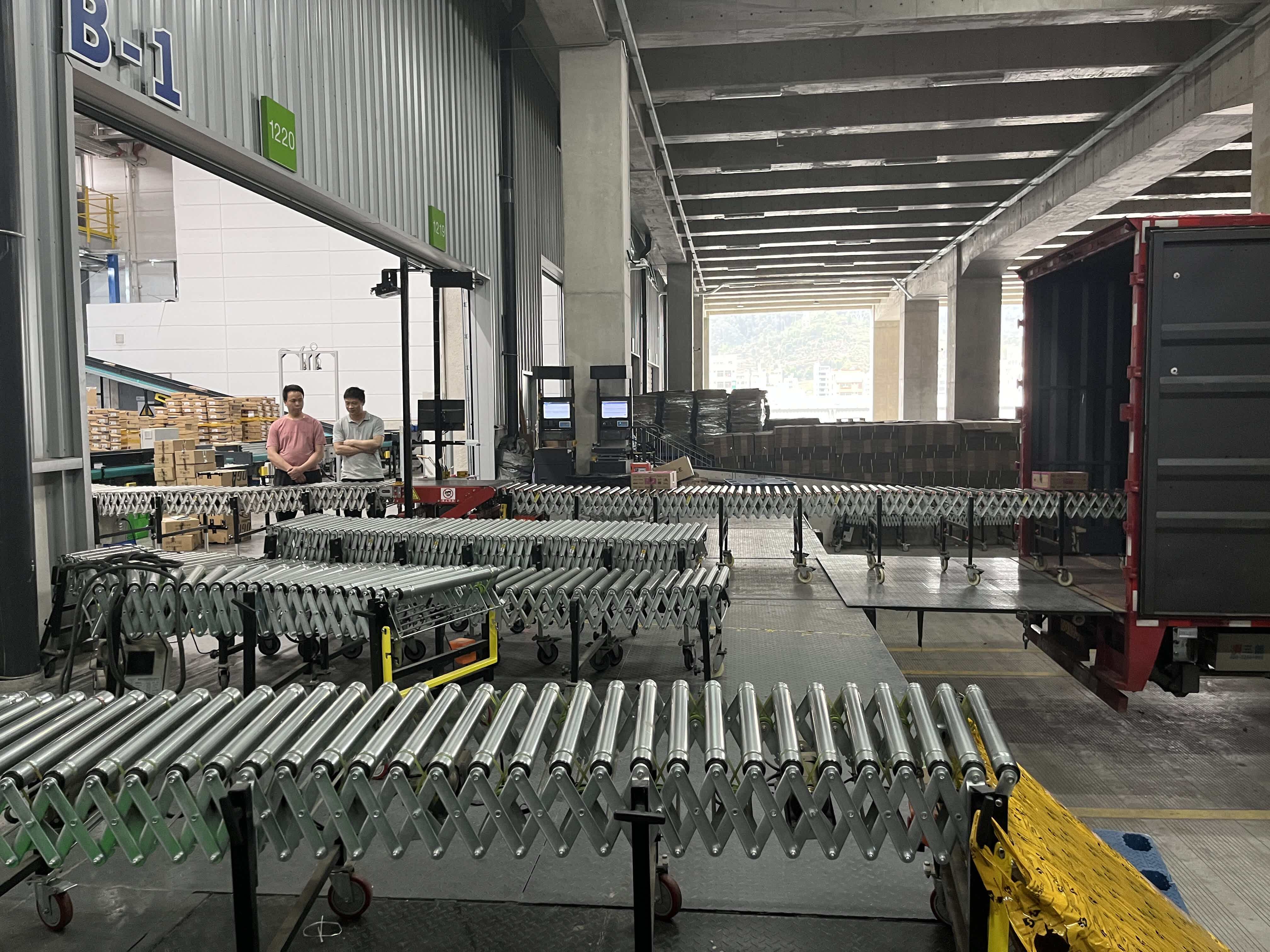 Express Distribution Center Outbound Transfer Case