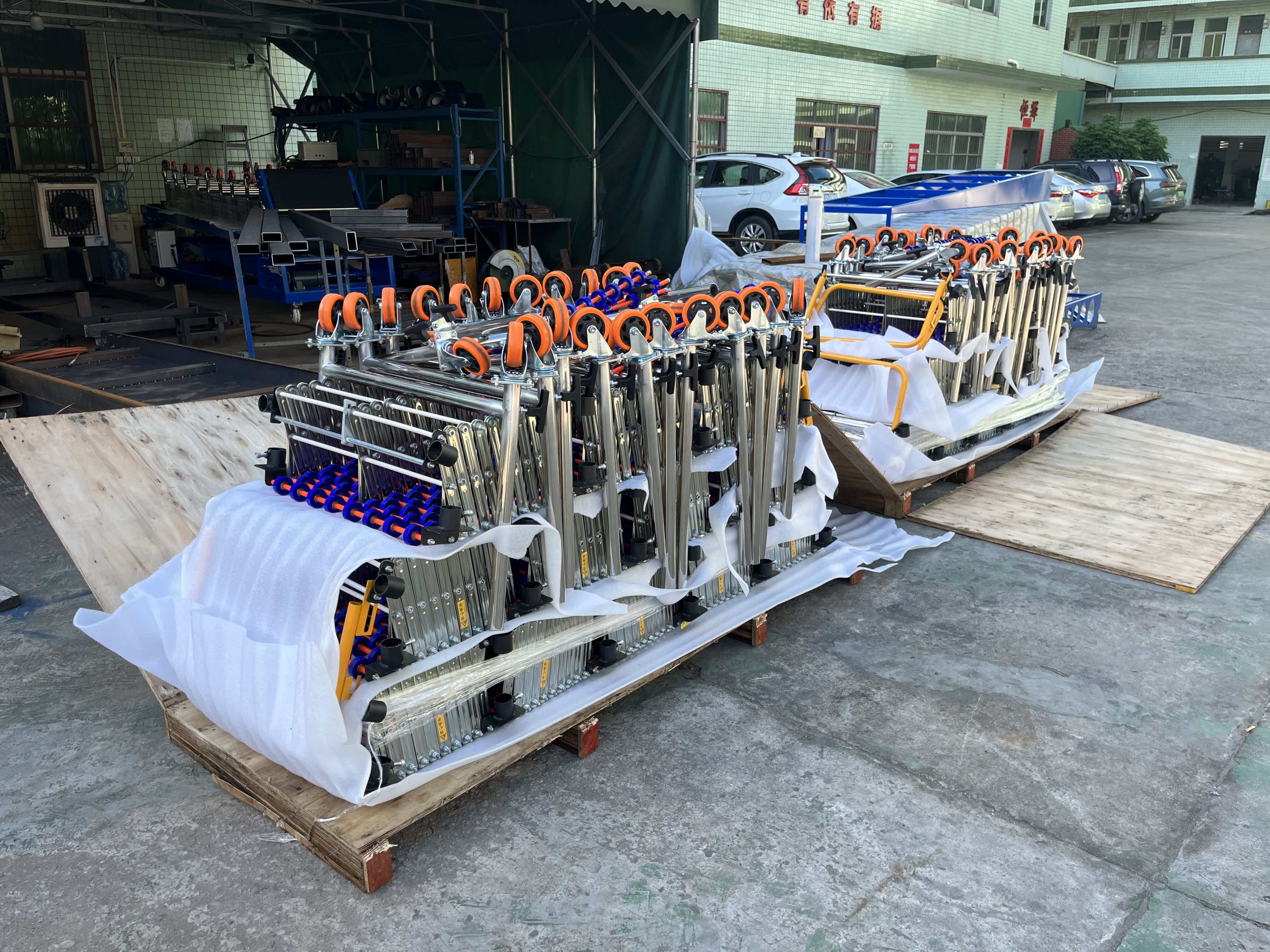 Peak-season sorting with skate-wheel conveyors