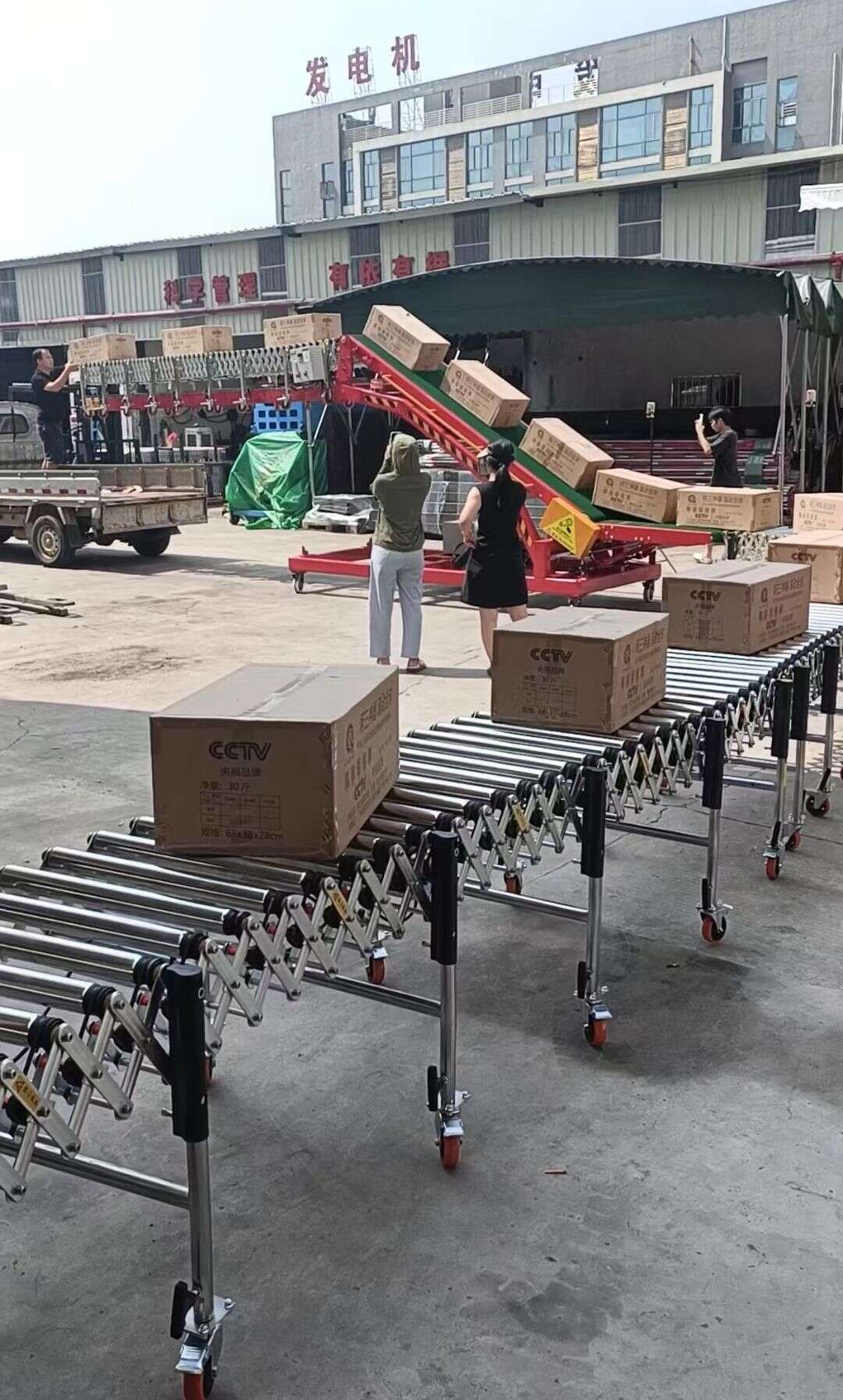 Powered Roller Conveyor loading