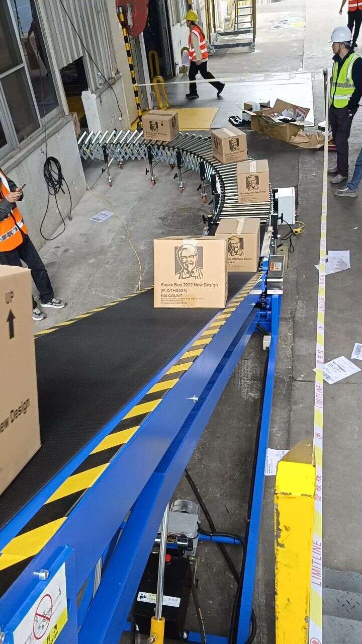 On-site demonstration of continuous loading operations using a 60-meter Multi-Wedge Belt Powered Roller Conveyor and a medium-sized conveyor in a food ingredients warehouse